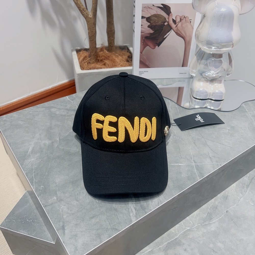 FENDI Embroidered baseball cap